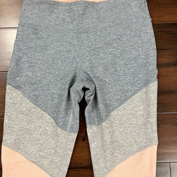 NWT - Outdoor Voices  Colorblock Springs 7/8 Leggings - Size M - Picture 4 of 13